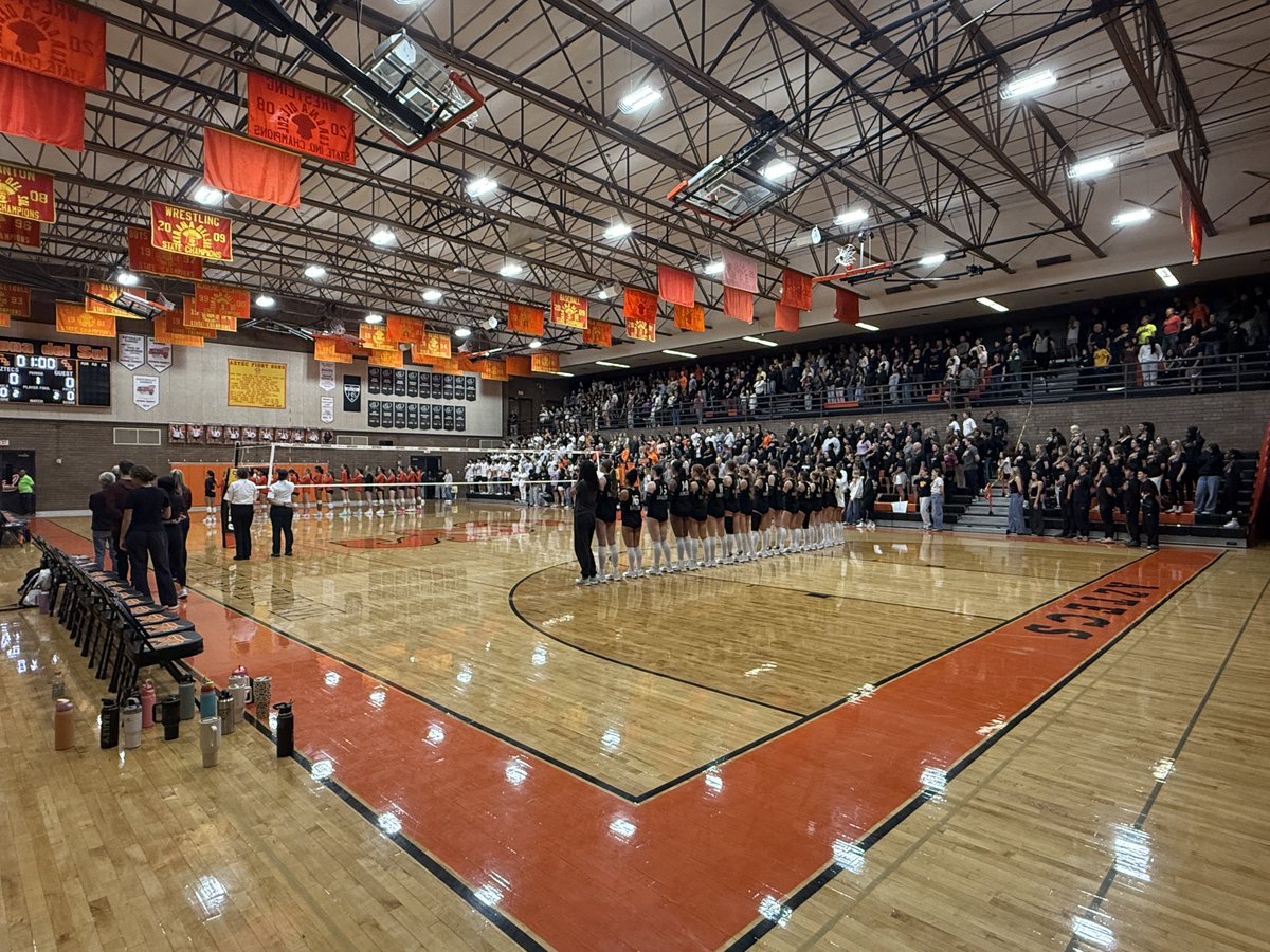 AaronFrana's tweet image. ⁦@CoronaDelSolVB⁩ hosting Hamilton in the 2025 AIA Girls Volleyball 6A State Championship Semifinals! #Aztecs