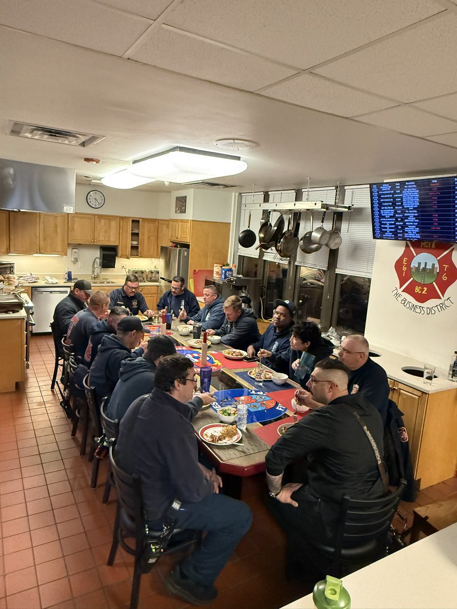 Mutual Aid - <a href="/mcfrs/">MontgomeryCo(MD)Fire</a> enjoying a meal w/ Federal firefighter partners - Bethesda Fire Station 706 (6A) hosted a dinner for federal firefighters assigned to Fire Station 750 <a href="/nsabethesda/">Naval Support Activity Bethesda</a>  WRNMMC personnel tonight (supporting federal FFs during Federal Govt shutdown)