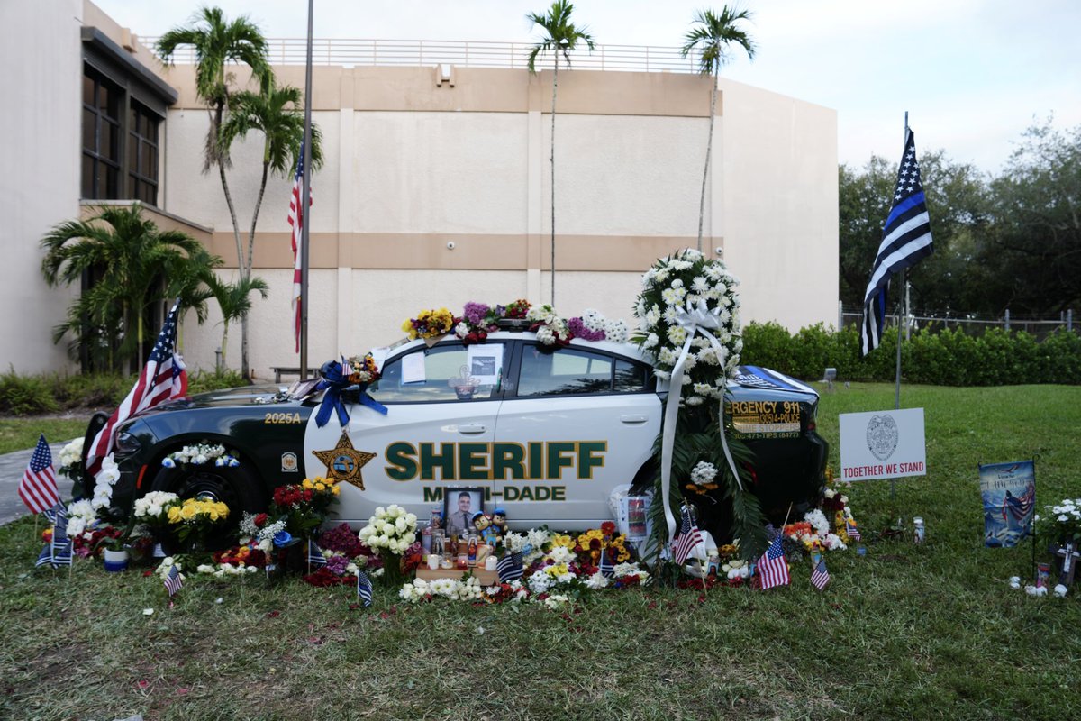We extend our heartfelt gratitude to the members of our community who have come to the <a href="/MiamiDade_SO/">Miami-Dade Sheriff’s Office</a> Kendall District station to pay their respects to Deputy Devin Jaramillo.

Your support means more than words can express. Thank you for helping us honor his life and his service