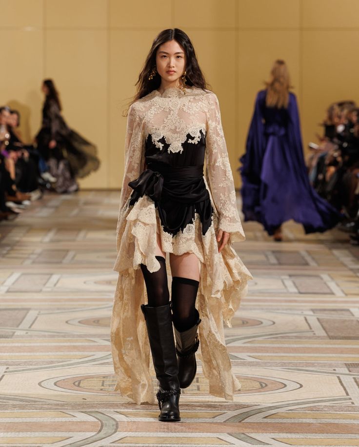 THAT lace dress of ✨️Zimmermann✨️ Fall/Winter 2025 is what keeps me up at night...🪡