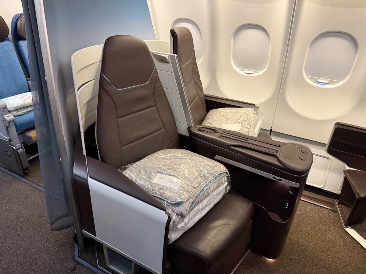 What is it like taking Hawaiian Airlines new longest domestic route? Story coming  <a href="/thepointsguy/">The Points Guy</a> 
HA829 Hawaiian Airlines sold as AS 8100 (Alaska Airlines) JFK &gt; HNL Airbus A330-243 N384HA seat 3B