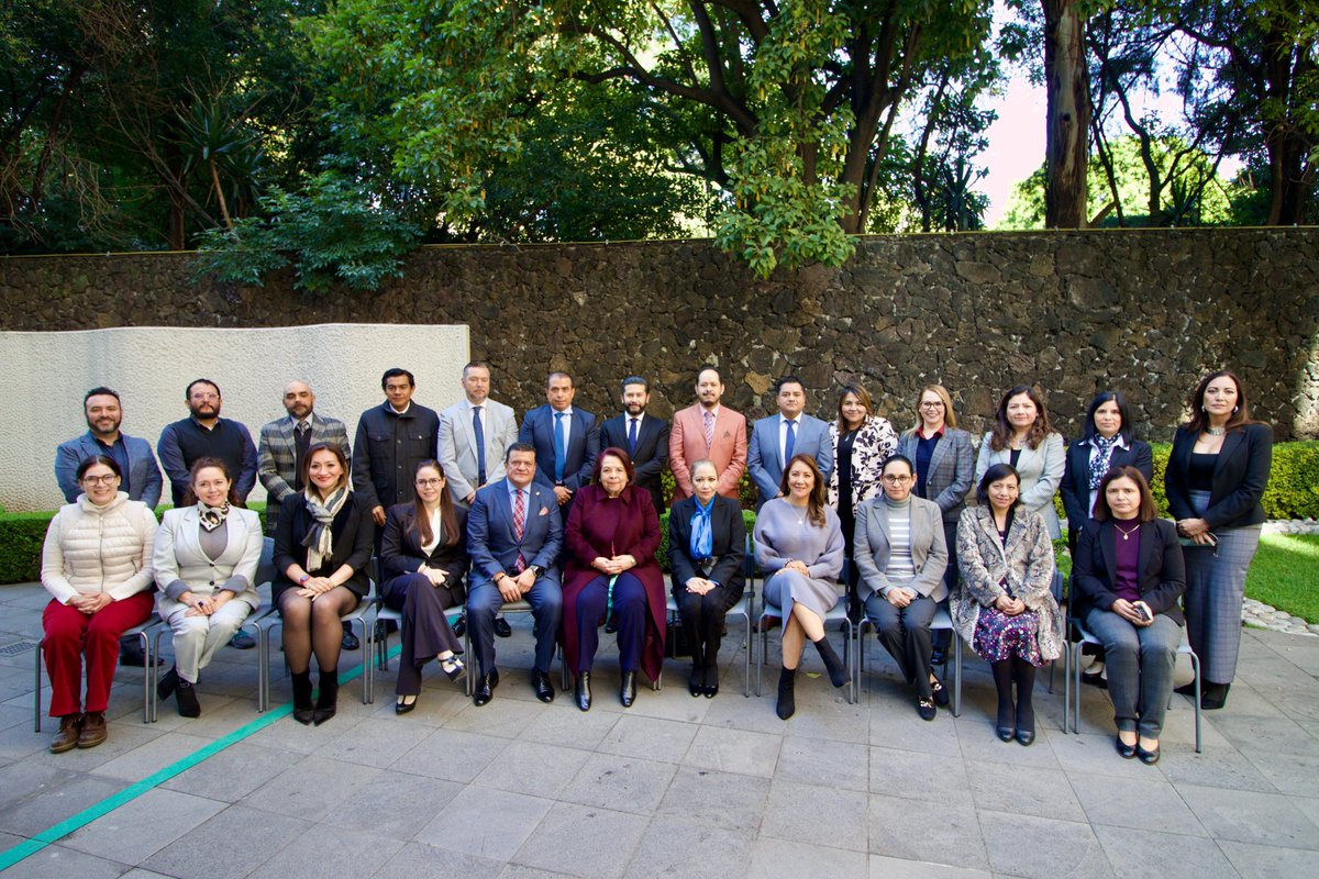 La Magistrada Presidenta del TDJ, Celia Maya García, sostuvo un encuentro con integrantes de los Tribunales Colegiados en Materia Administrativa del Primer Circuito para  compartir los objetivos del Tribunal de Disciplina Judicial. 🤝⚖️

Un diálogo que reafirma el compromiso de
