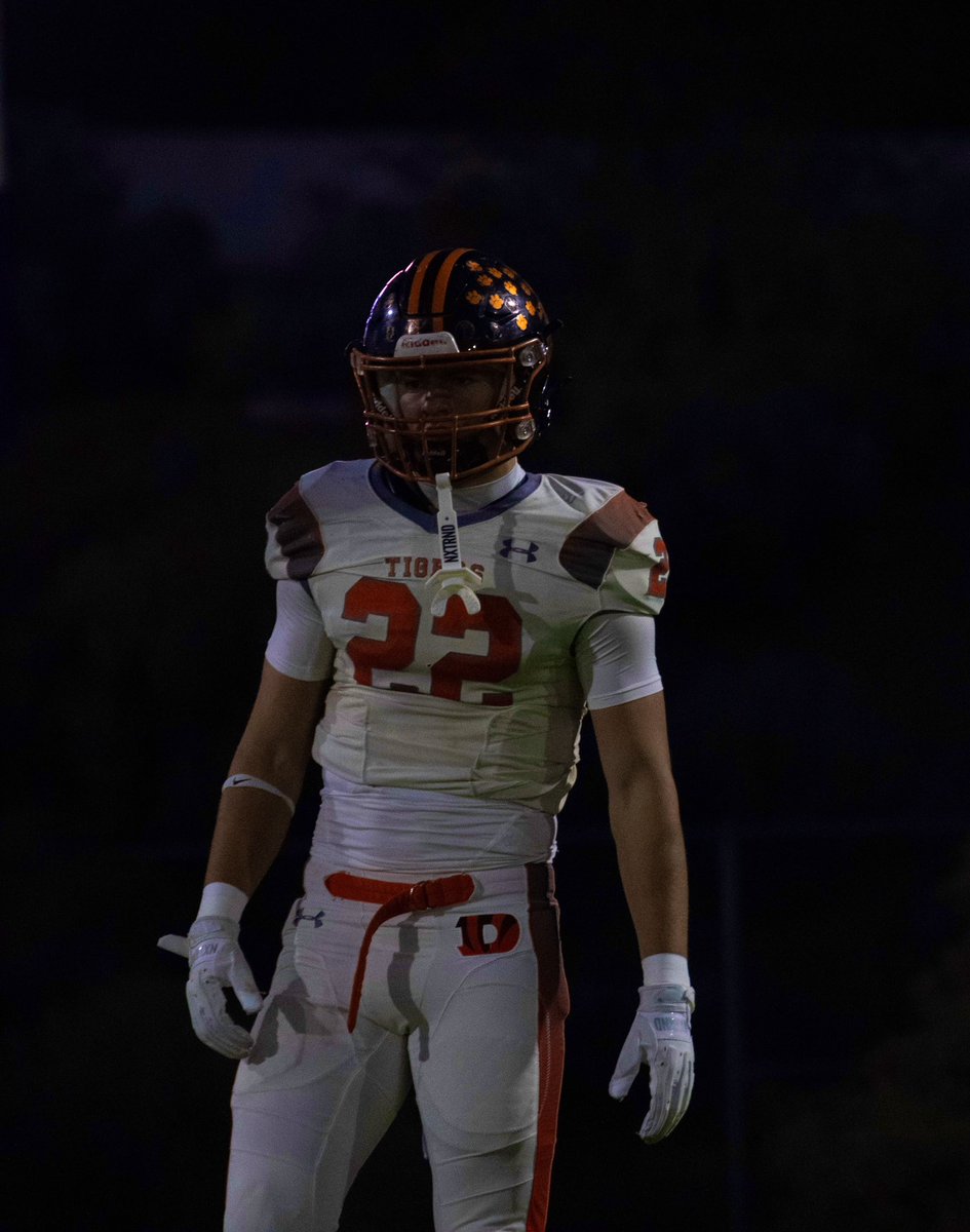 SENIOR SEASON DEFENSE!! 
6”3 210 S/LB

hudl.com/v/2TBhma