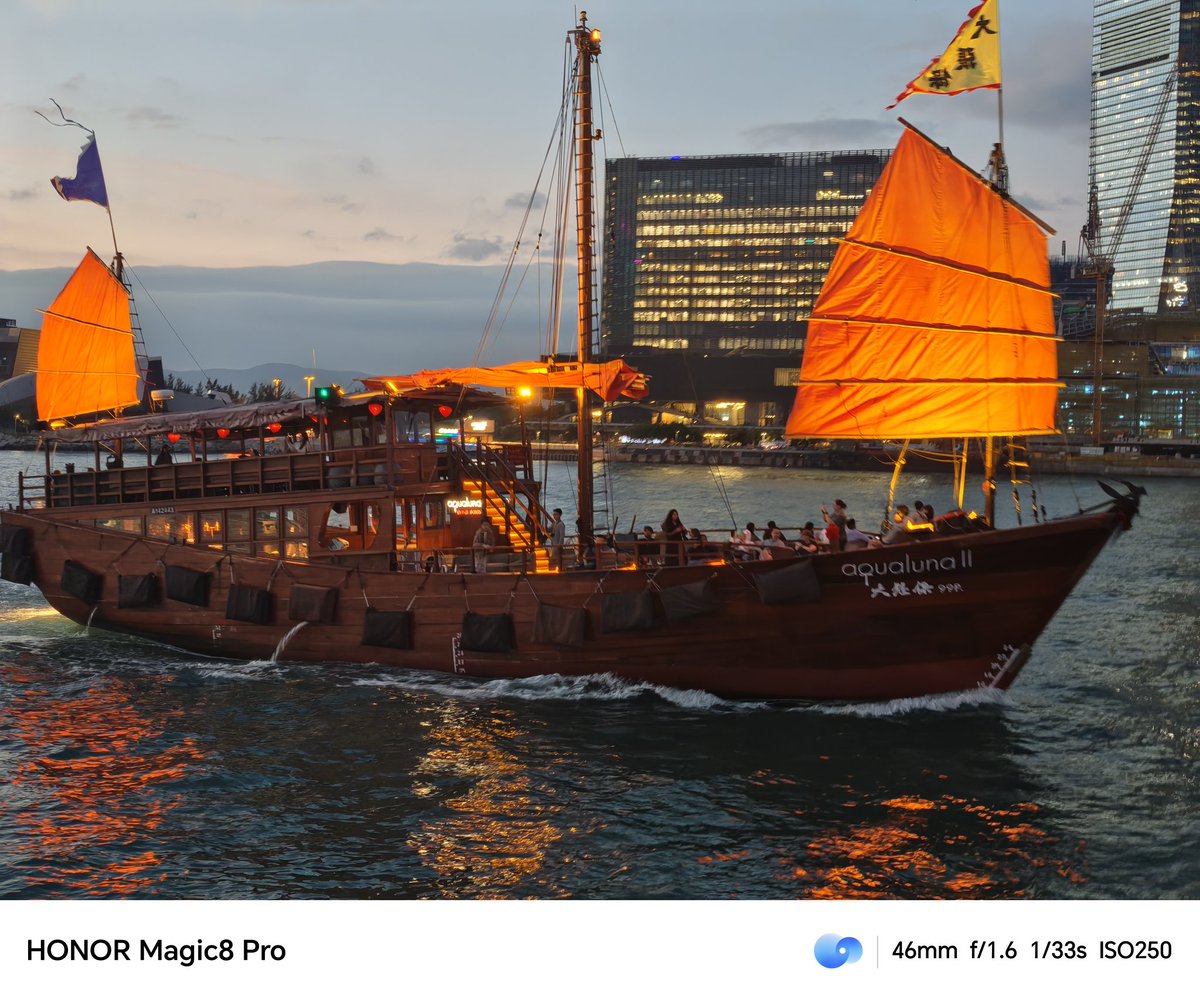 nirave's tweet image. 💥🤯 I&apos;m SHOCKED by the @Honorglobal #Magic8Pro ... This is a BANGER of a smartphone camera.

Don&apos;t believe me? Check out these lowlight shots of Hong Kong... 

100s more still to share, but this is a very strong contender for phone camera of the year. 

It&apos;s OUTSTANDING!! 🤯💥