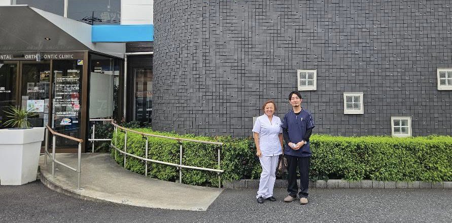 昨日はカザフスタンからDr. Aray が、日本の訪問歯科診療を見学するため私の外勤先に来てくれました 🇰🇿✨

彼女とは学会で知り合い、現在は国のインターンシップで日本に滞在されている歯科医師で、母国ではご自身の歯科医院を経営されています 。

訪問診療では、高齢者施設や在宅の現場での