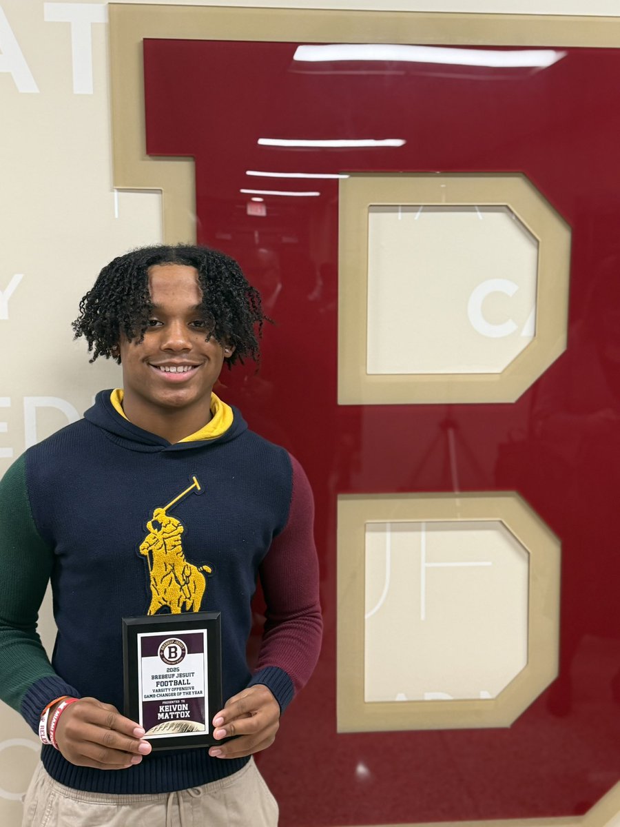 Watch4Mattox88's tweet photo. This 2025 Brebeuf Jesuit football season taught me more than I ever expected. It definitely did not go as planned. I am honored to be recognized as Game Changer of the Year, but the real story is our team and how we stayed together through everything. We faced injury after injury including playing with three different starting quarterbacks. No matter what happened we kept fighting. We never quit on each other and we finished strong. I am proud of my brothers and grateful for every moment that we shared. #HailBrebeufForever 

@BJPSFootball @BrebeufJesuit @KeeganBouwkamp @JoshuaMR58 @Trey3Watson @KingJasir89476 @OakleyKrystian @tomconway66 @ParkerMaiers @cameron0kelley @MurthRamseyIV