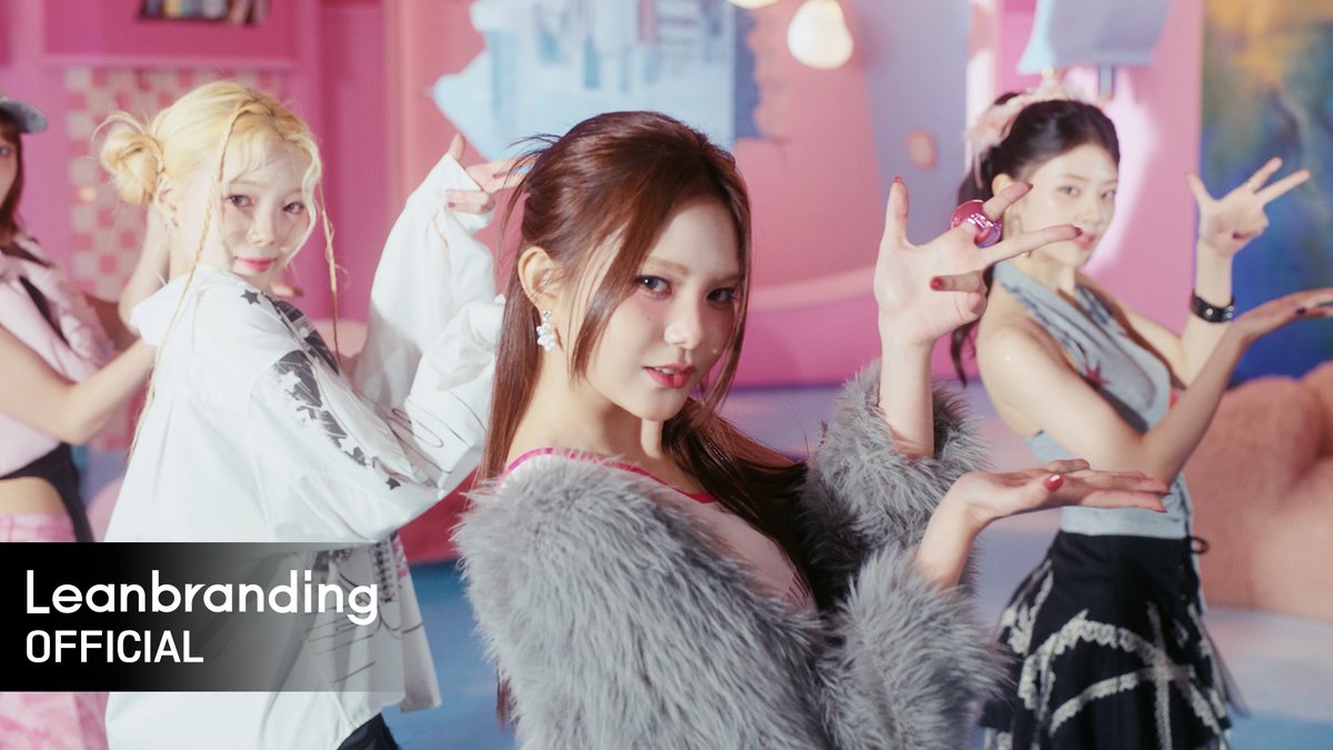 official_KIIRAS's tweet image. [🎬]

KIIRAS (키라스) ‘BANG BANG!’ OFFICIAL MV

🔗 youtu.be/Ocq_FIVfFGU

#KIIRAS #키라스
#BANGBANG #KIIRAS_BANGBANG