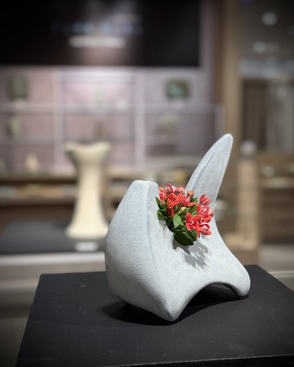 陶芸家 中野純（なかのじゅん） 櫟（クヌギ）灰釉面取花入・五段 陶芸家 中野純（なかのじゅん） 櫟（クヌギ）灰釉面取花入・五段