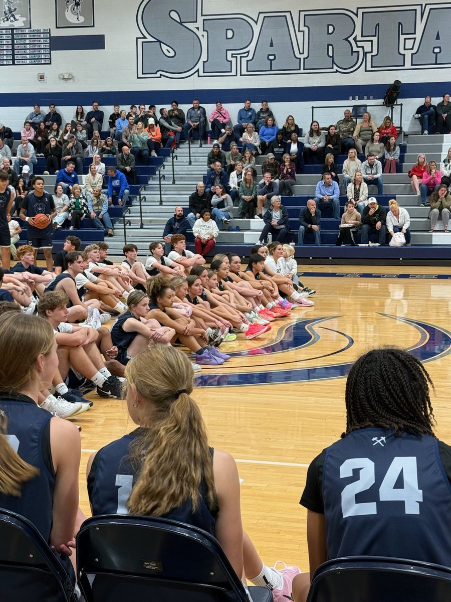 FHCgirlsbball's tweet photo. Fun competitions, loud laughs, and a team that turns everything into a highlight reel 😆📸
#WinterBlast❄️ #PTR⚒️ https://t.co/tNYembyfc2