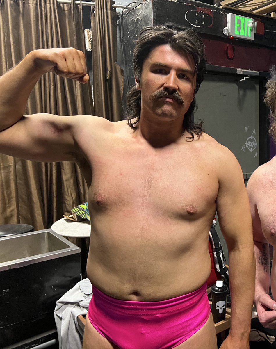 stevenbradleypw's tweet image. On the bulk so im not quite as cut but still.