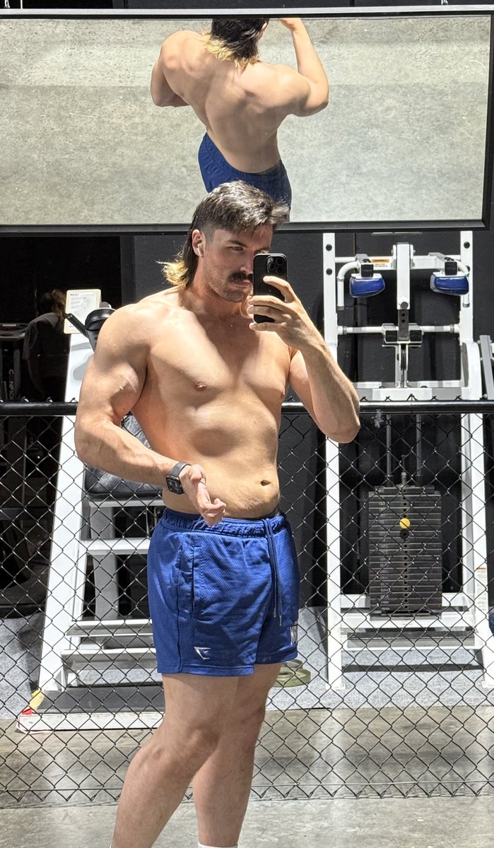 stevenbradleypw's tweet image. On the bulk so im not quite as cut but still.