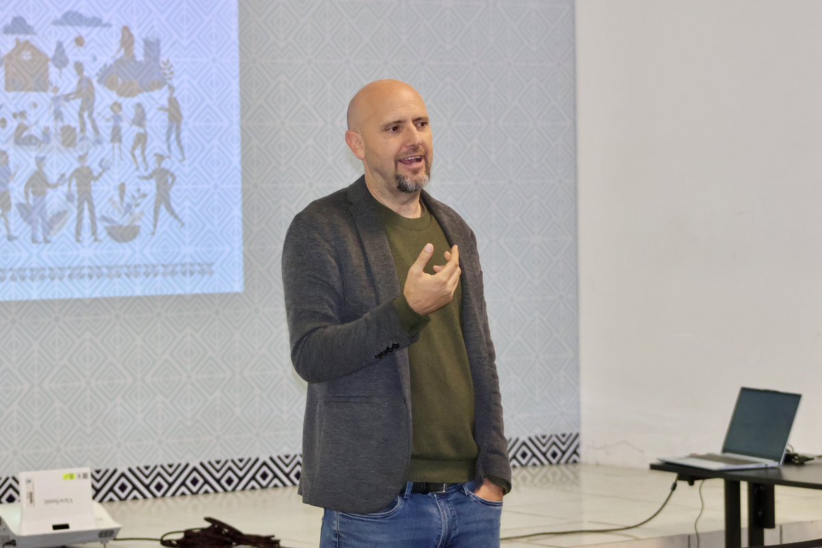 SSPPCSnAndresCH's tweet image. 🔹 En la #SSPPC, construimos relaciones equitativas y respetuosas en el ámbito laboral. 🚺🚹

👨🏼‍🏫 Se llevó a cabo el taller “Masculinidades Positivas y Participación Comunitaria”, impartido por la Secretaría de las Mujeres del @Gob_Puebla.