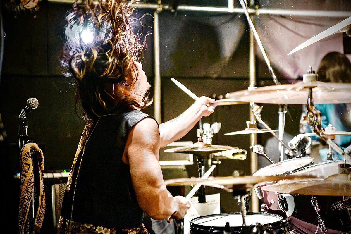 ついに40歳を迎えてしまいました！
体にガタがきてますww

ドラムが良い運動だと思ってこれからも頑張ろうと思います！！

今日確かこないだの大阪LIVE振り返りスペースやると思うので宜しくです！！

#朱華羅座
#ドラム
#40歳