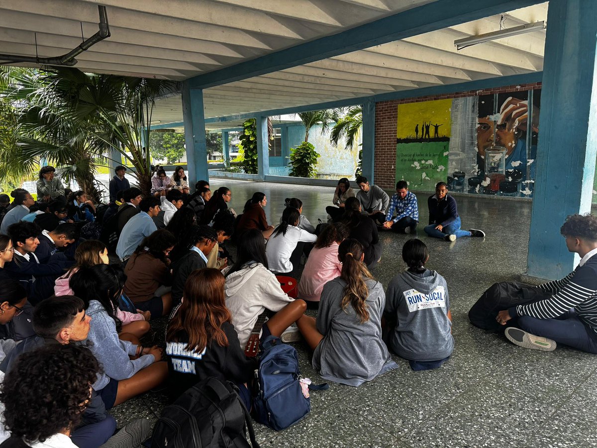 Joy 🌅, tuvimos el privilegio de contar con la presencia de destacados profesionales del ámbito periodístico 📰. Entre ellos, se encontraba Pedro Rizo Martínez 👨‍💼, presidente de la Unión de Periodistas de Cuba en Matanzas 🇨🇺, quien compartió su vasta experiencia y conocimientos.