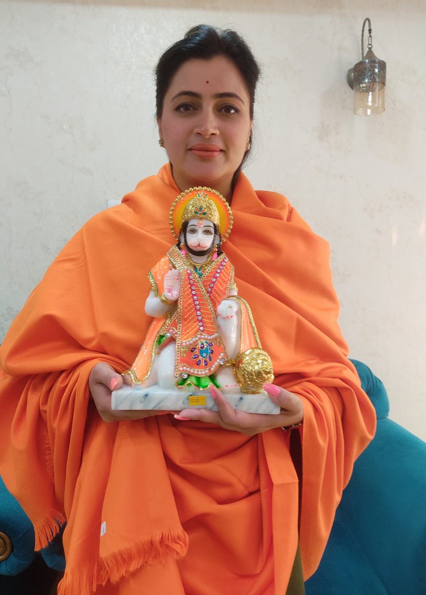 निडर होकर सनातन धर्म के लिए खड़ी हूँ और आप सभी फॉलो तक नहीं करते आखिर क्यों..?  सभी से ट्विटर पर जुड़ना चाहती हूं।। सभी सनातनी रिपोस्ट, फॉलो कर जरूर जुड़े..🙏❤