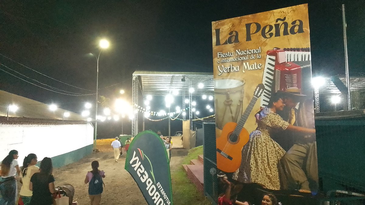 CopelloJose's tweet image. Fiesta Nacional e Internacional de la Yerba Mate con Nuestro Gobernador @passalacquaok nuestra Intendente @MariaEugeniaSafran nuestro Ministro de Hacienda @adolfosafran y todas las Autoridades y Gabinete Brindando con Yerba Mate Gracias y Bendiciones