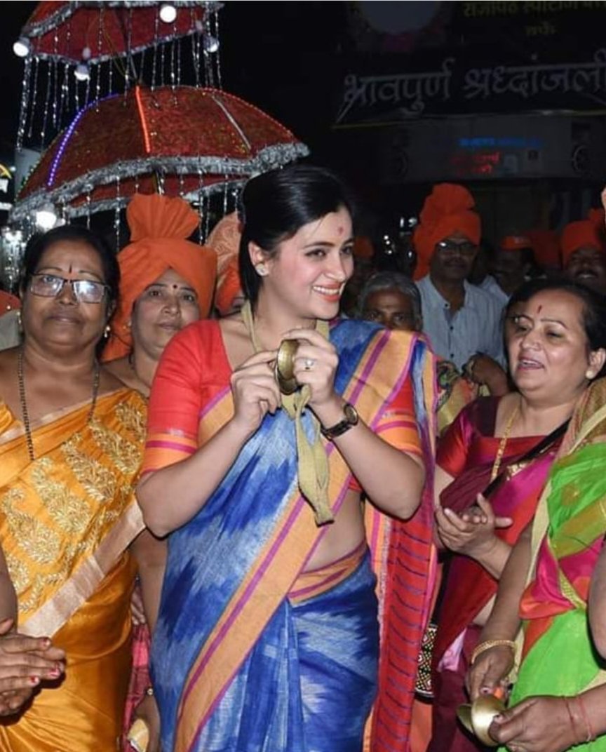 निडर होकर सनातन धर्म के लिए खड़ी हूँ और आप सभी फॉलो तक नहीं करते आखिर क्यों..?  सभी से ट्विटर पर जुड़ना चाहती हूं।। सभी सनातनी रिपोस्ट, फॉलो कर जरूर जुड़े..🙏❤