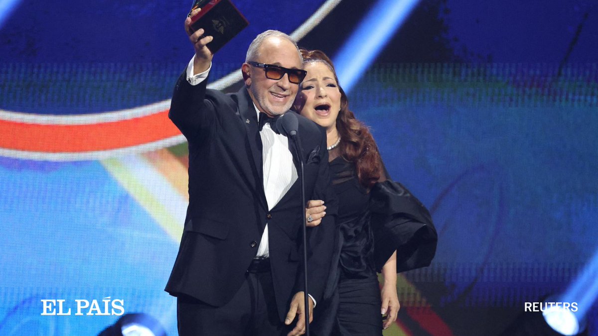 elpais_america's tweet photo. 🏆 #LatinGRAMMY | @GloriaEstefan ha ganado el premio a Mejor Álbum Tropical Tradicional por #Raíces, en una categoría que compartía con Malena Burke Canta a Meme Solís, Vol. 1 y Caminando Piango Piango de Orquesta Failde https://t.co/oM5qmo5tMO