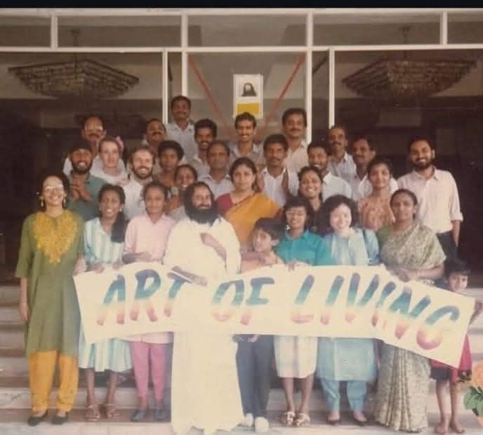 asunil2001's tweet image. The first @ArtofLiving Advanced Meditation Course in Kerala was conducted at Rama Nilayam, Thrissur, in the presence of @Gurudev in Jan 1993 

Source: @manijgd ji Facebook page