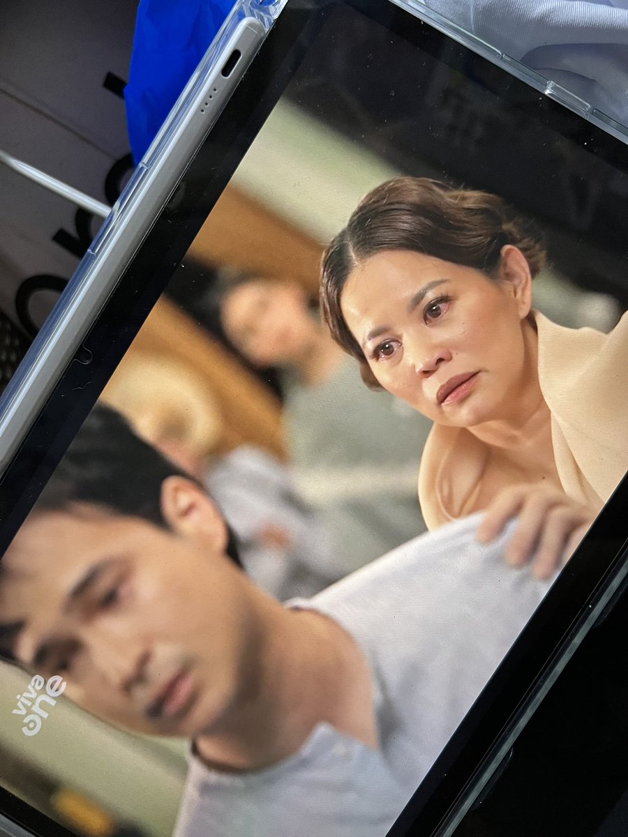 jeaaayey's tweet photo. Ang sakit na ikaw ang maghahatid ng masamang balita sa iyong pamilya.

KABANATA LABINGISA MarkaNgEkis
#ILoveYouSince1892 | #JeromePonce https://t.co/D5pxMjCf8f