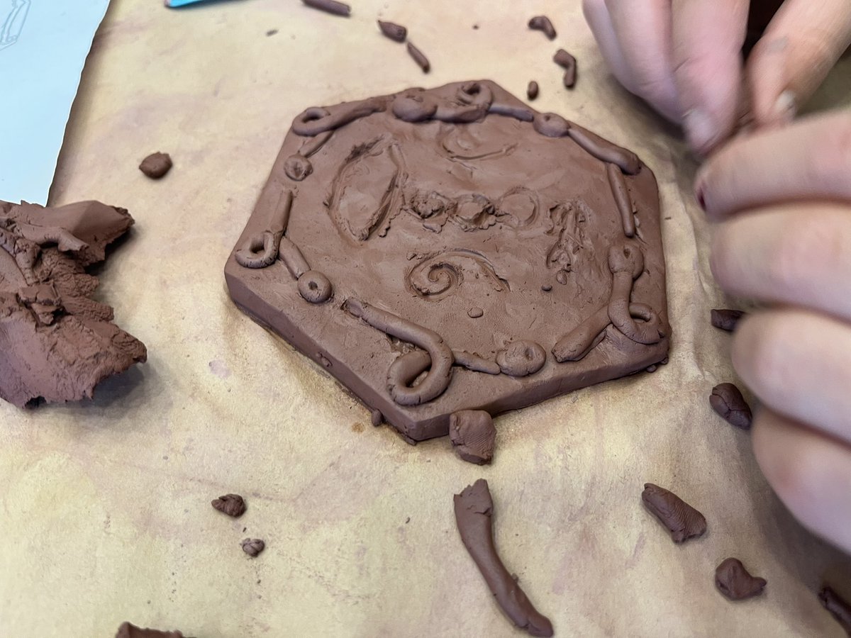 McM_MsT's tweet image. Pattern Play Workshop #MathIsEverywhere time to get hands-on #Creativity @AgaKhanMuseum
Types of patterns:
🌱Geometric
🌱Calligraphic
🌱Floral 
🌱Animals/Figural