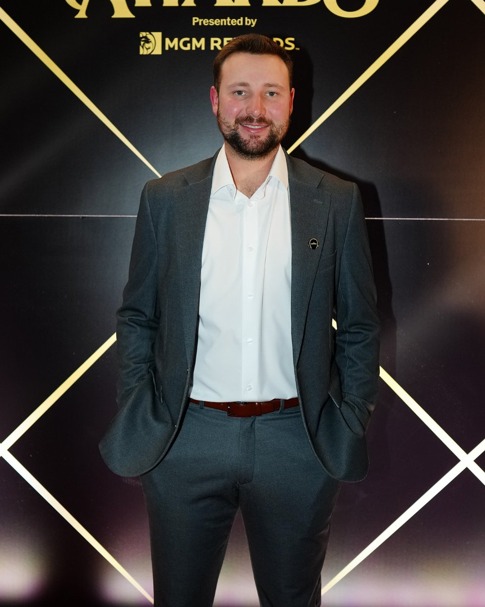 Big Dumper on the red carpet 🍑

Cal Raleigh is here for the MLB Awards presented by MGM Rewards