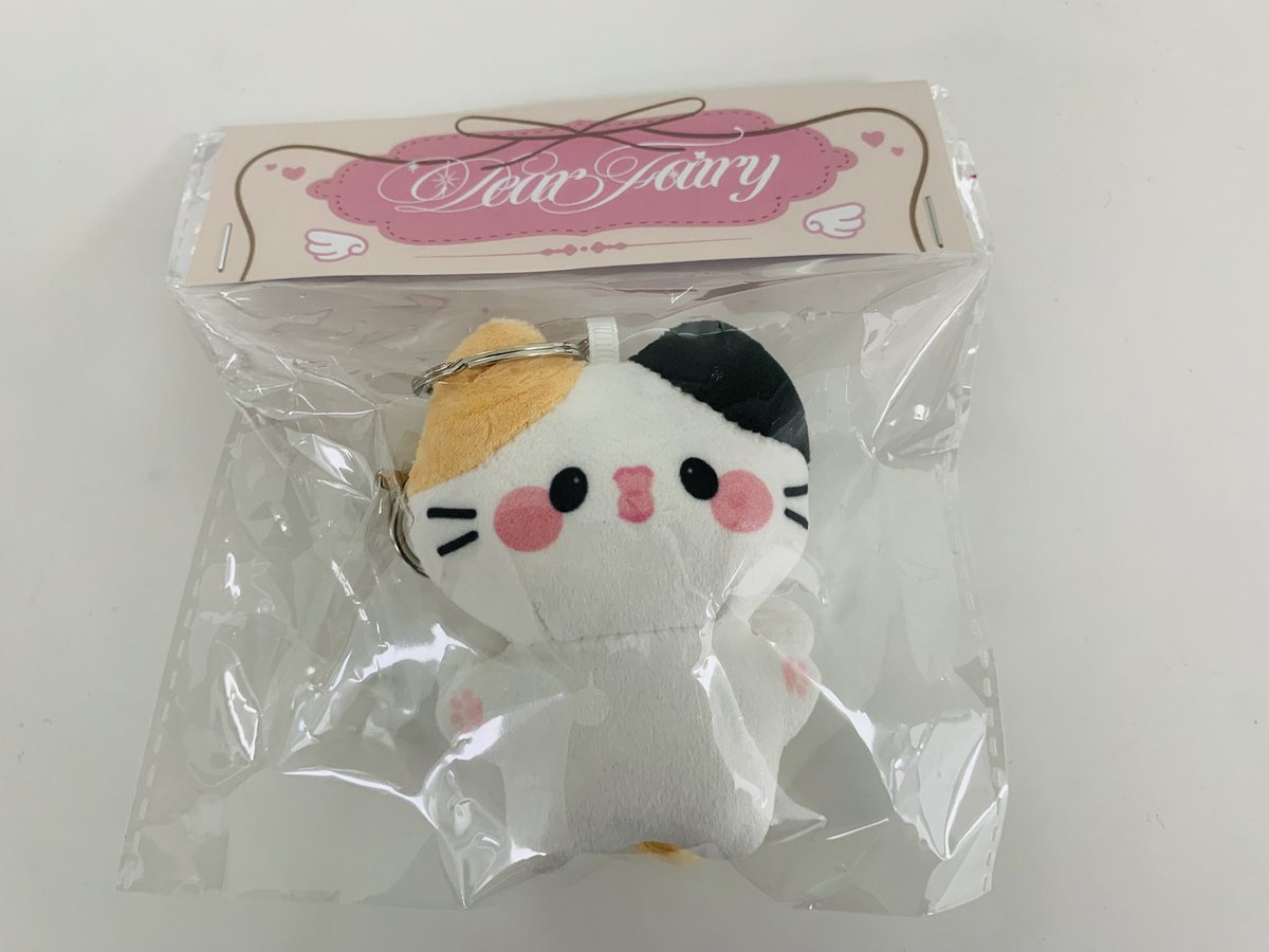 선물 할 꺼 사다가 
정작 내 삼색냥이 🐈 카라비너 놓쳤,, 
2차 꼭 열어주세요🫶🏻🥹

#Dear_Fairy
#BTS #지민 #JIMIN #ジミン