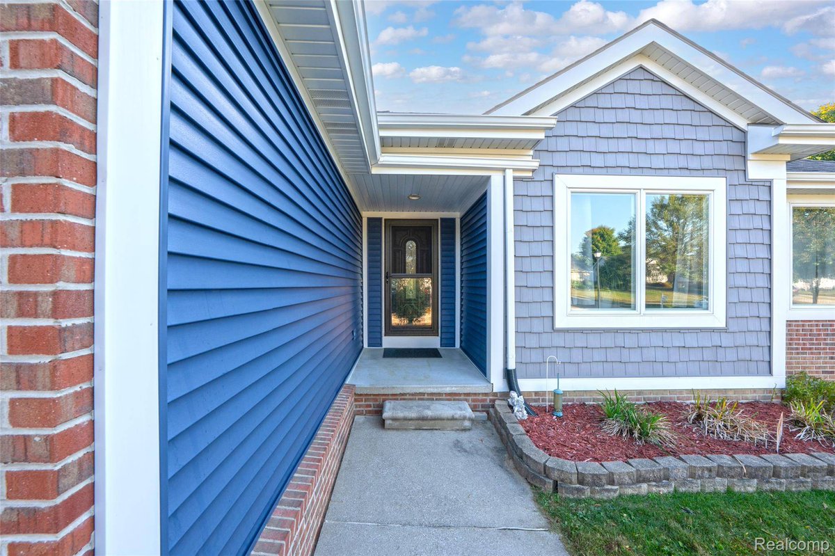 SueRealtor1's tweet photo. 344 Courtney's PL, Lapeer, MI 48446 just sold! Contact us for assistance in doing the same with your property. It would be our pleasure to work with you. https://t.co/O9qs9pLC8M
