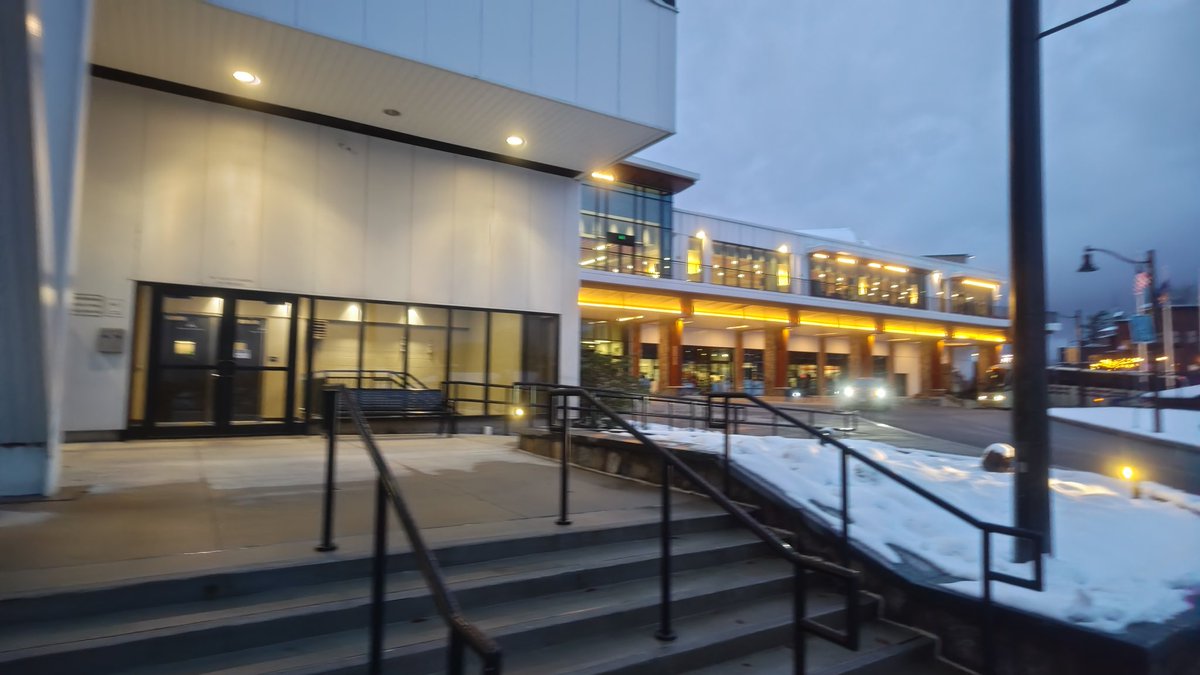 #スケートアメリカ は、既に雪がしんしんと降るレークプラシッドで実施されます。会場は、スケートカナダに比べてリンクへの照明は明るい印象。選手たちの演技が映えそうです。#フィギュアスケート