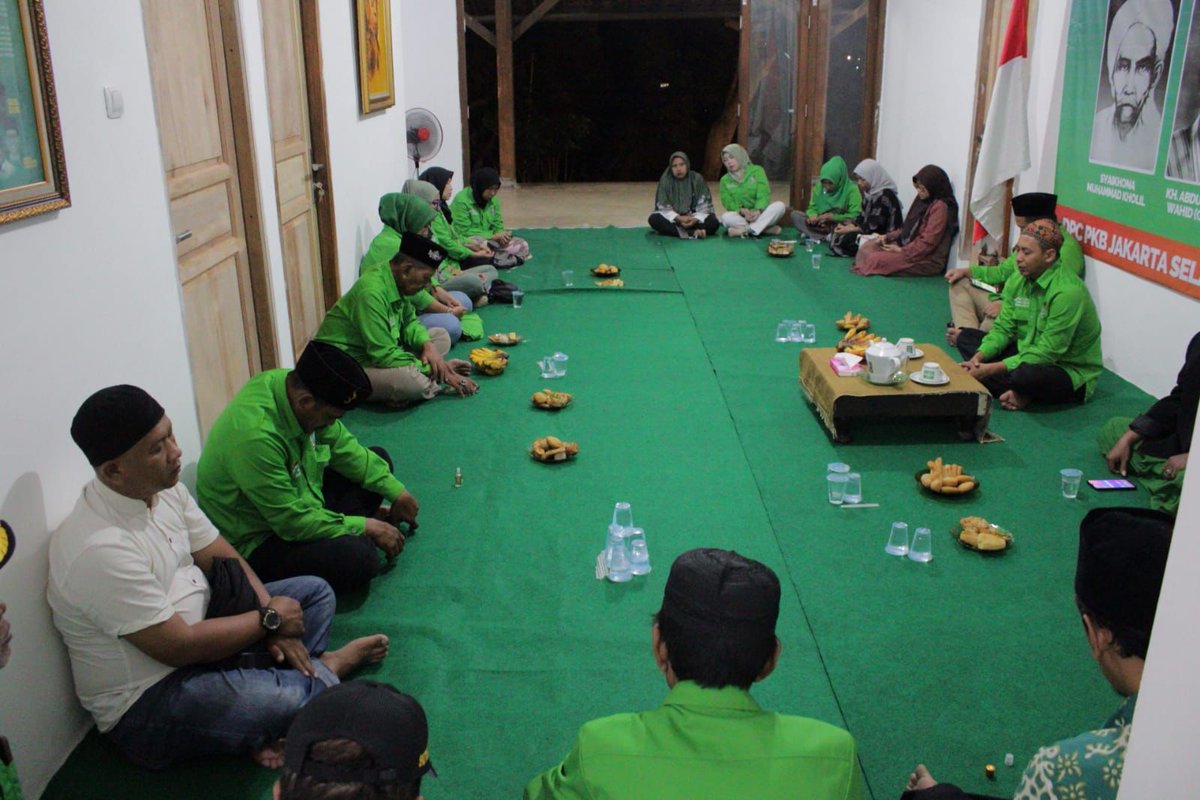 dpcpkbjaksel's tweet image. Tasyakuran Penganugerahan Gelar Pahlawan Syaikhona Mohammad Kholil (Mbah Kholil) dan KH. Abdurrahman Wahid (Gus Dur)

#tasyakuran #pkbjaksel