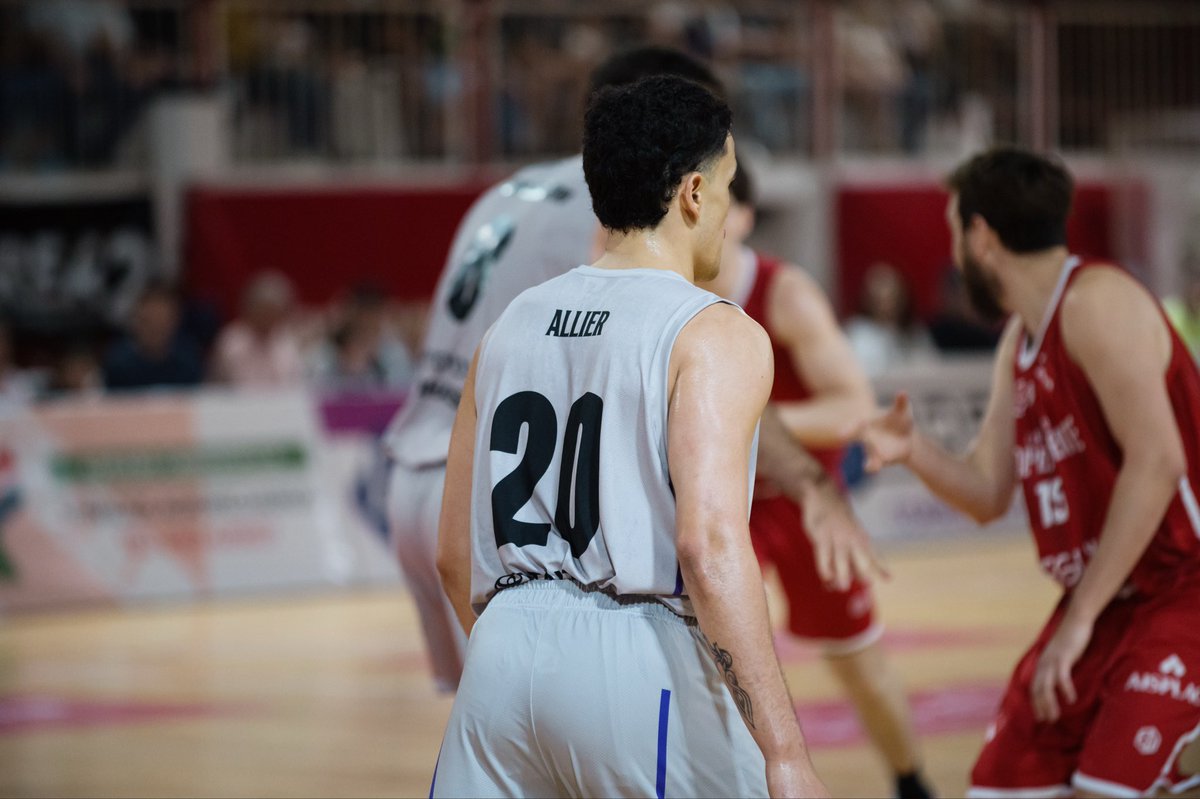 basquet_pfc's tweet photo. ¡GANÓ #PICO!

Gran tarea colectiva del Decano para derrotar 85-77 a Ciclista Juninense

#DalePico ⚫️⚪️⚫️
#LaLigaArgentina 🏀 https://t.co/0KSPHTROhI