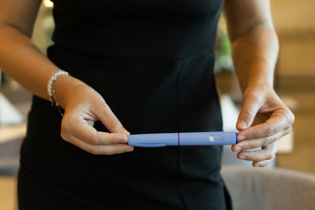 NewsMedical's tweet image. Why are people without obesity turning to GLP-1 drugs for weight loss? 💊 This trend reveals how cultural pressures redefine what it means to be 'healthy' - and exposes global inequalities in body ideals.  news-medical.net/news/20251113/… #BodyImage #GLP1 @ObesitySociety