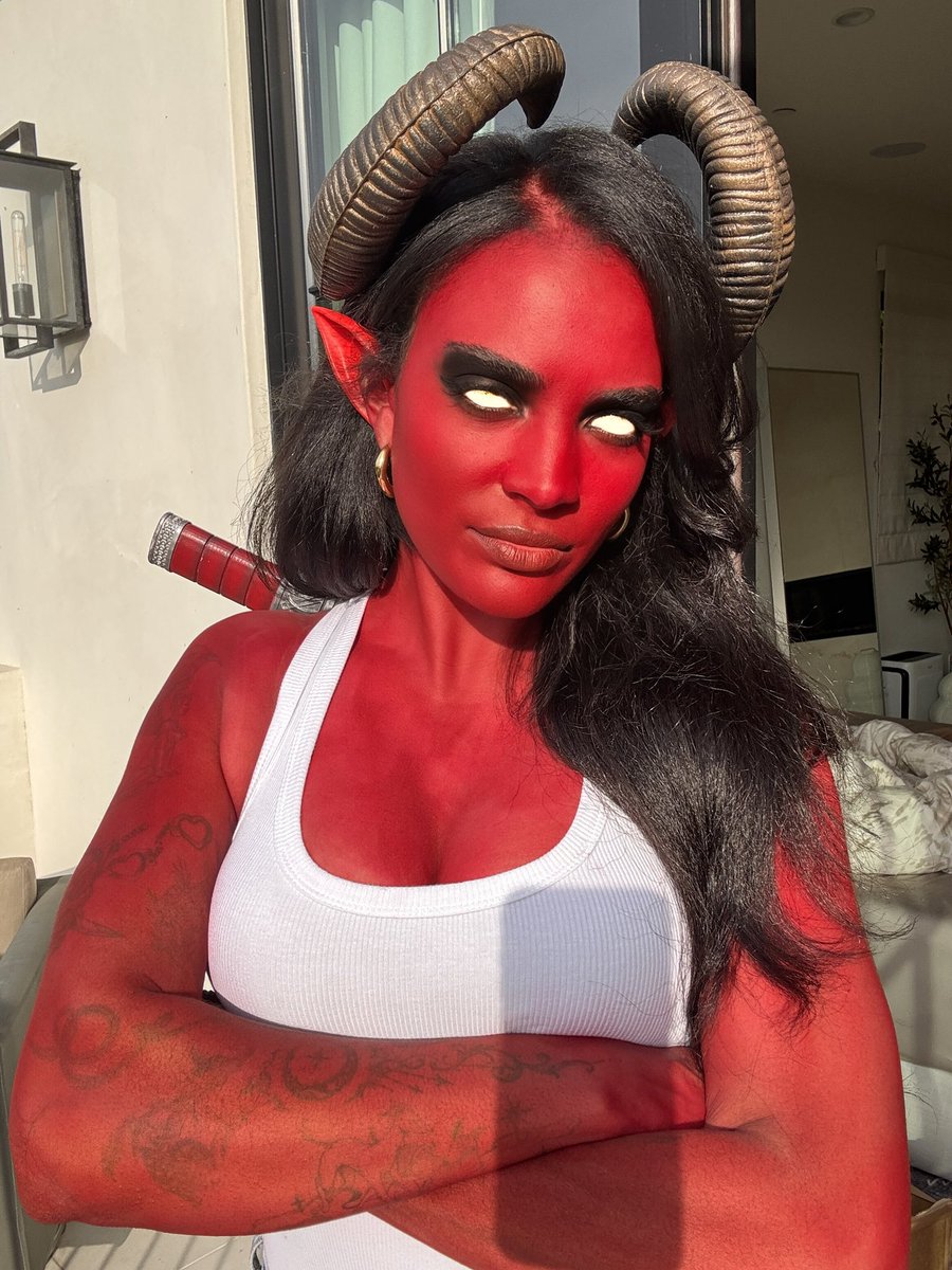 Sydeon's tweet image. Aight be honest how many of us would have romanced Malevola given the chance