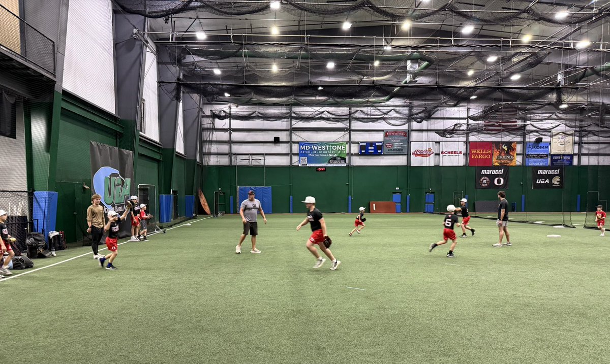 2031OmahaTigers's tweet image. Had a few of our boys help run a workout with Coach Chronic’s 9u squad.  What a great time!!  @OMAHATIGERS @ubanebraska @WowMidwest2031 @dvallinch #tigerfam 
🐅⚾️👊🏻