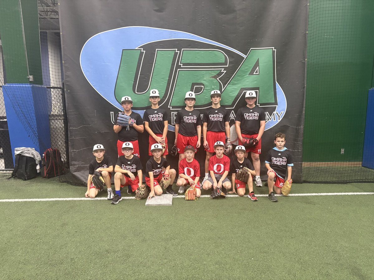 2031OmahaTigers's tweet image. Had a few of our boys help run a workout with Coach Chronic’s 9u squad.  What a great time!!  @OMAHATIGERS @ubanebraska @WowMidwest2031 @dvallinch #tigerfam 
🐅⚾️👊🏻