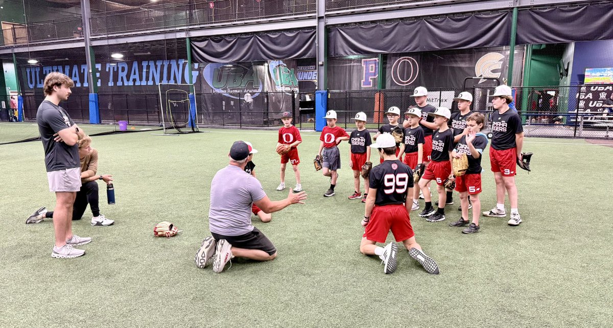2031OmahaTigers's tweet image. Had a few of our boys help run a workout with Coach Chronic’s 9u squad.  What a great time!!  @OMAHATIGERS @ubanebraska @WowMidwest2031 @dvallinch #tigerfam 
🐅⚾️👊🏻