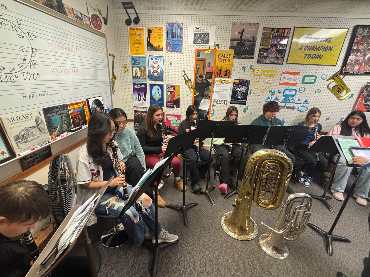 FCSD_Music's tweet image. Many thanks to the methods students from SUNY Fredonia who helped our HS Band students work on their chamber music for upcoming winter community outreach performances.