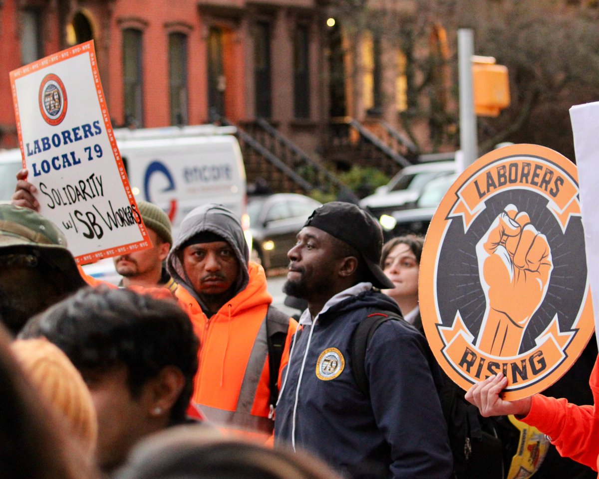 CentralLaborNYC's tweet image. Workers from across NYC &amp;amp; across industries came together to support the workers at Starbucks on strike.

NYC is a union town &amp;amp; we’ll never hesitate to stand together in the face of corporate greed. 

Join the fight and don’t cross that line. #NoContractNoCoffee