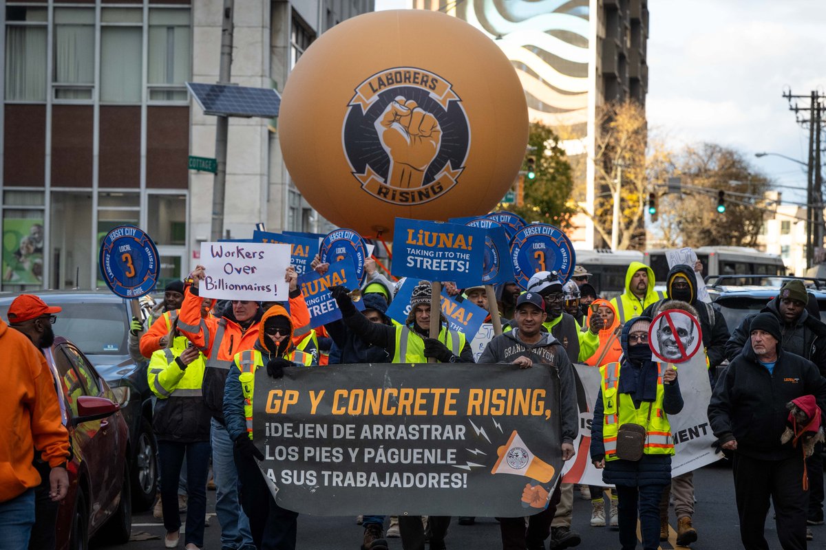 LiUNAEasternReg's tweet image. 🗣️ @LIUNA Local 3, the #JCBrigade &amp;amp; the #LaborersRising balloon were IN THE STREETS today, protesting ongoing worker exploitation in @JerseyCity.

AJD jobs on Van Reipen &amp;amp; Pavonia were stopped for working w/o permits &amp;amp; Journal Sq. was stopped for wage &amp;amp; hour violations. (1/2)