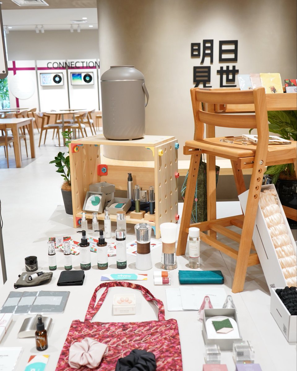 artisanfactory_'s tweet photo. 大丸東京店 9階 
『明日見世-asumise-』に出品中！

クリーマスプリングスにて先行予約受付中の「timik airy」を出品していますので
機能性やサイズ感、革の質感等実物を
お手にとってご確認いただけたら幸いです。

https://t.co/p45xeRUe0n

大好評販売中の「ポケト」や「1秒財布®︎」も
出品しており、お手に取っていただけて
ご購入もいただくことができます。

日程    
2025年11月12日(水) 〜 2026年2月3日(火)

場所      
大丸東京店 9階 【明日見世asumise】
　
#ティミックエアリー #ポケト #1秒財布 #小さい財布 #小さい長財布  #studium財布 #日本製  #2k540  #クリーマスプリングス  #明日見世　#asumise　#大丸東京店　#daimarutokyo