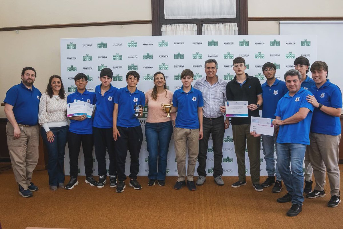 Juanci Martínez recibió a los chicos de la Técnica, campeones provinciales en robótica masternews.com.ar/noticias/la-ci…