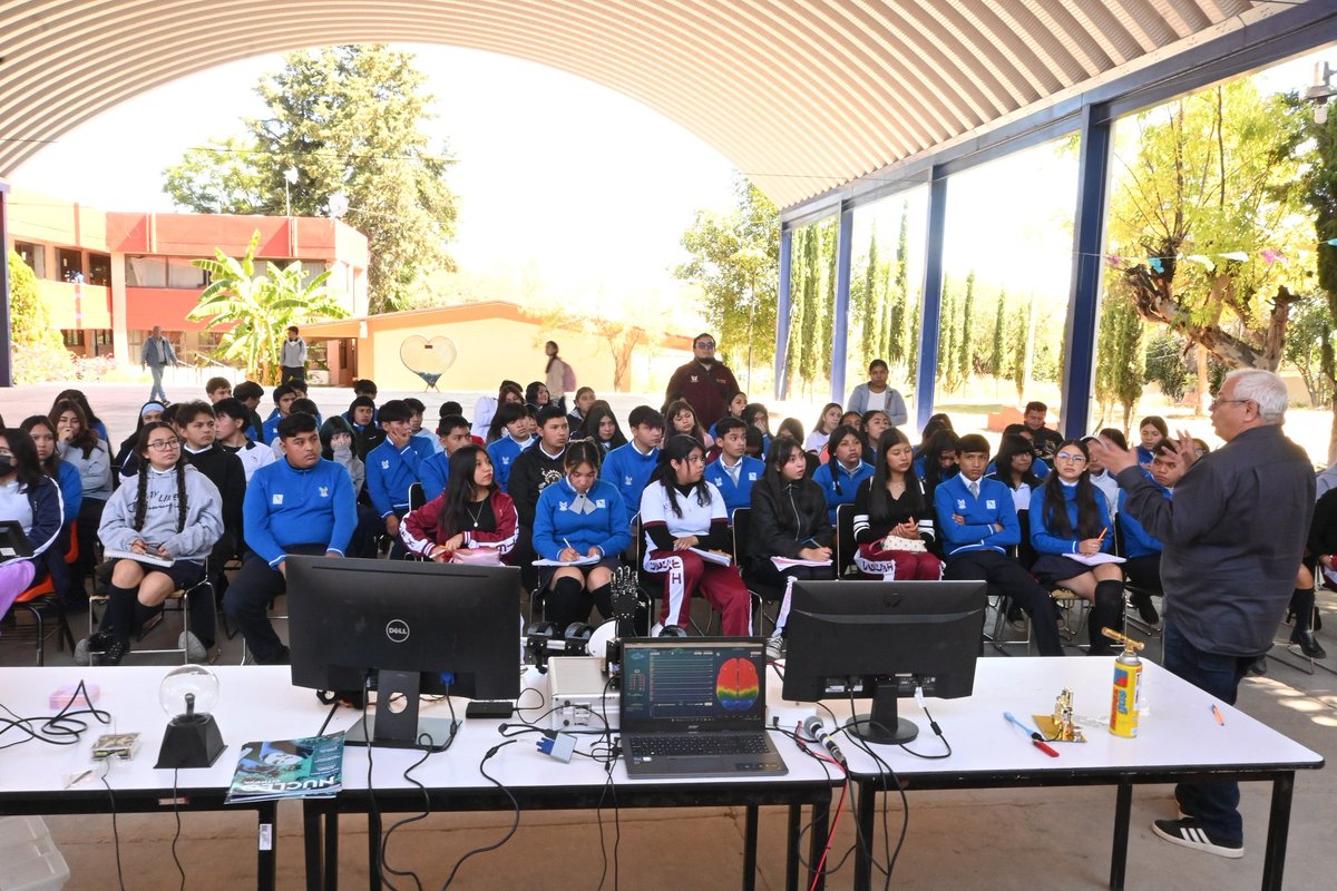 CITNOVA's tweet image. Hoy visitamos el Cecyte Hidalgo Tepetitlán, acercando ciencia y tecnología a más estudiantes🔬🤖
Nuestro equipo realizó demostraciones de robótica, IA, termodinámica, energía, así como el uso de microscopios y telescopios que despertaron la curiosidad de la comunidad estudiantil.
