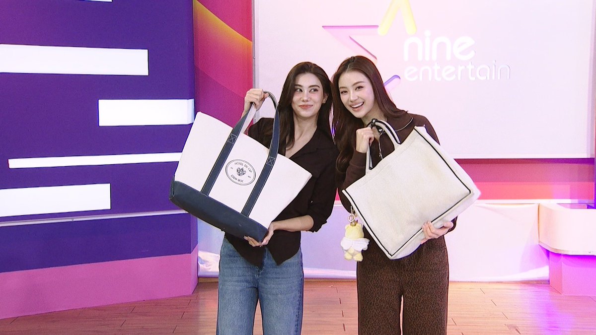 ศุกร์ที่ 14 นี้ ที่ #ไนน์เอ็นเตอร์เทน #ช่อง9กด30 เหล่า Gumber Bear ห้ามพลาด!!!
“เจ๊หว่าหวา” บุกไปล้วงกระเป๋า “ลีน่า-หมิว”เวลา 11.30 น. ห้ามพลาด ช่วง “เปิดเป๋าซุปตาร์”

🔗facebook.com/share/p/1AWEDg…

#ลีน่าหมิว
#เปิดเป๋าซุปตาร์ #ไนน์เอ็นเตอร์เทน #ช่อง9