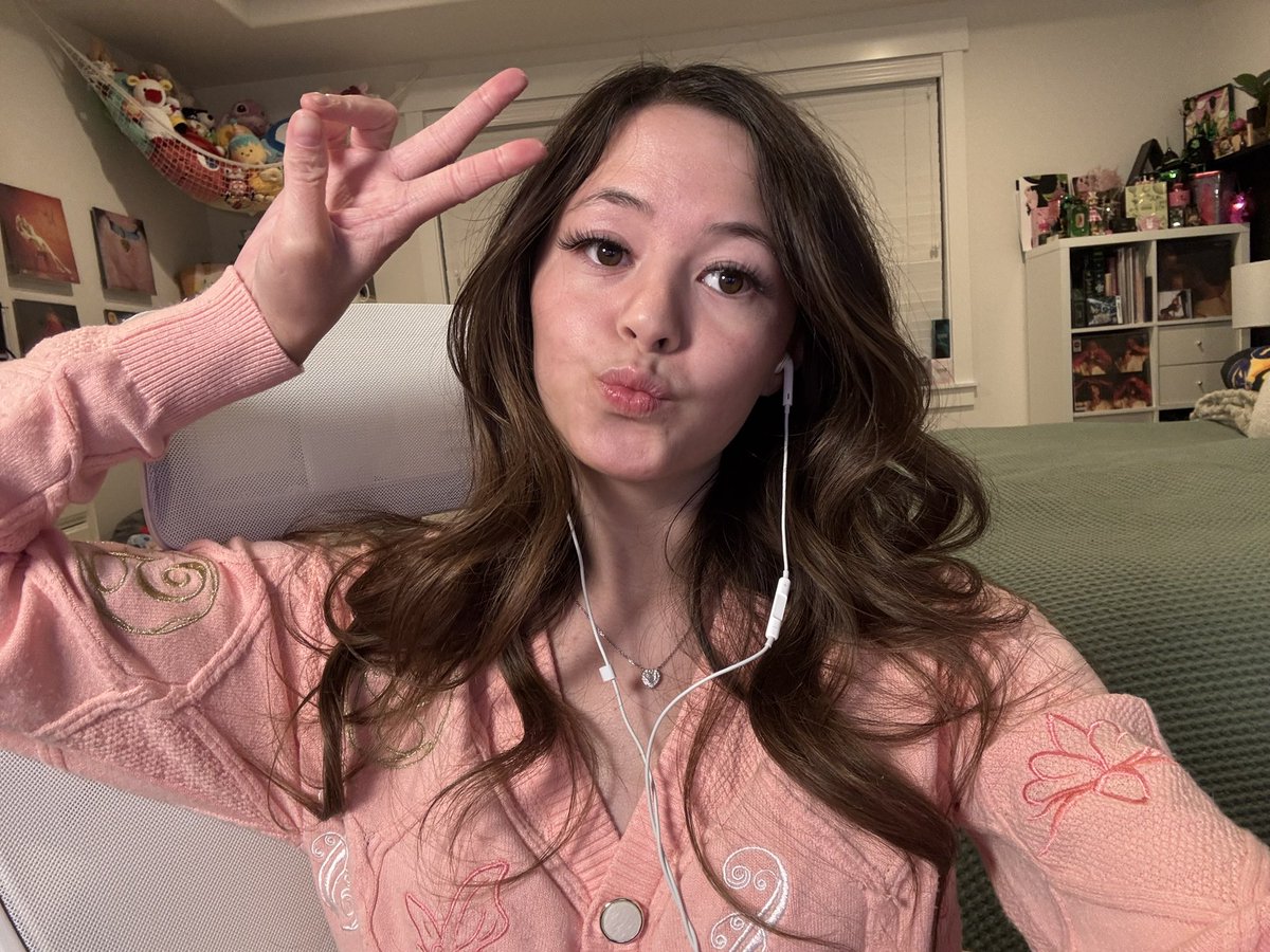 i’m live on twitch playing mario kart world to start and then decorating my spongebob themed acnh island later !! 💗 come play some mkw if you wantttt
twitch.tv/ihavebrewster