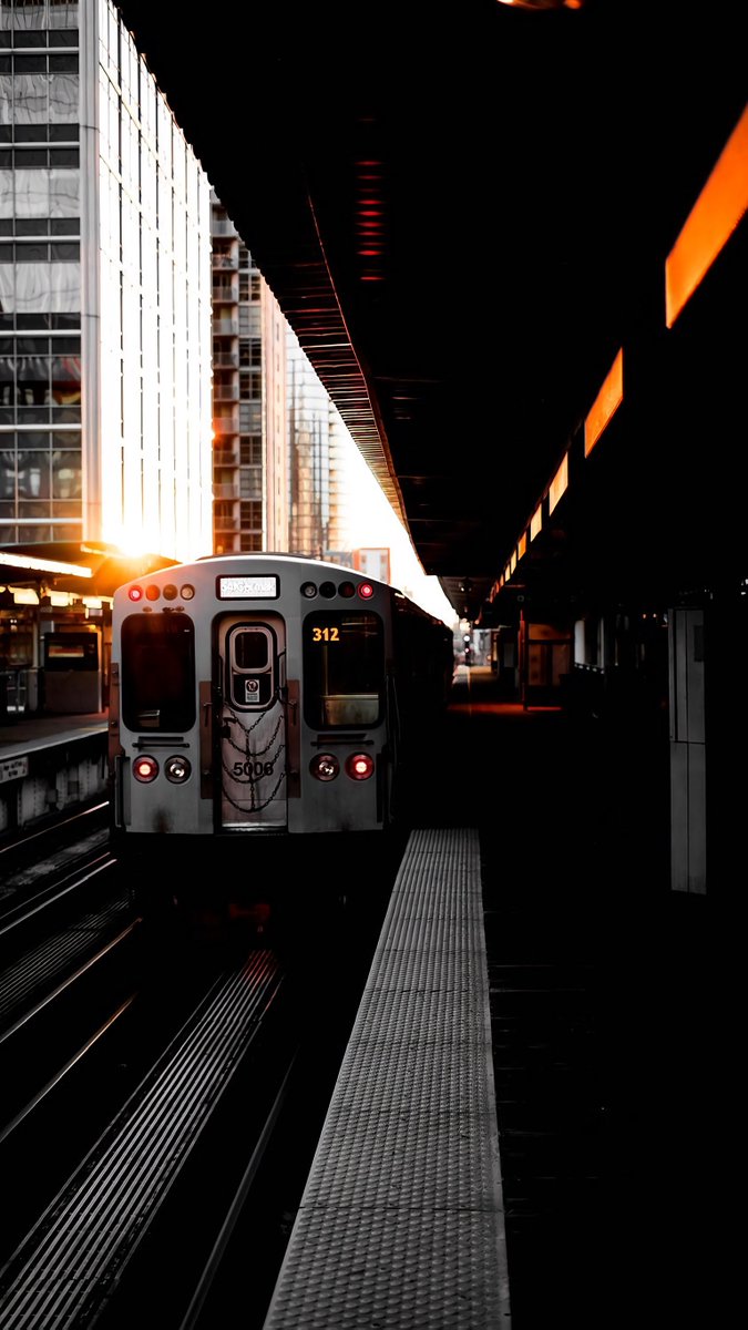 CinematicLands's tweet image. New wallpaper #iOS26update