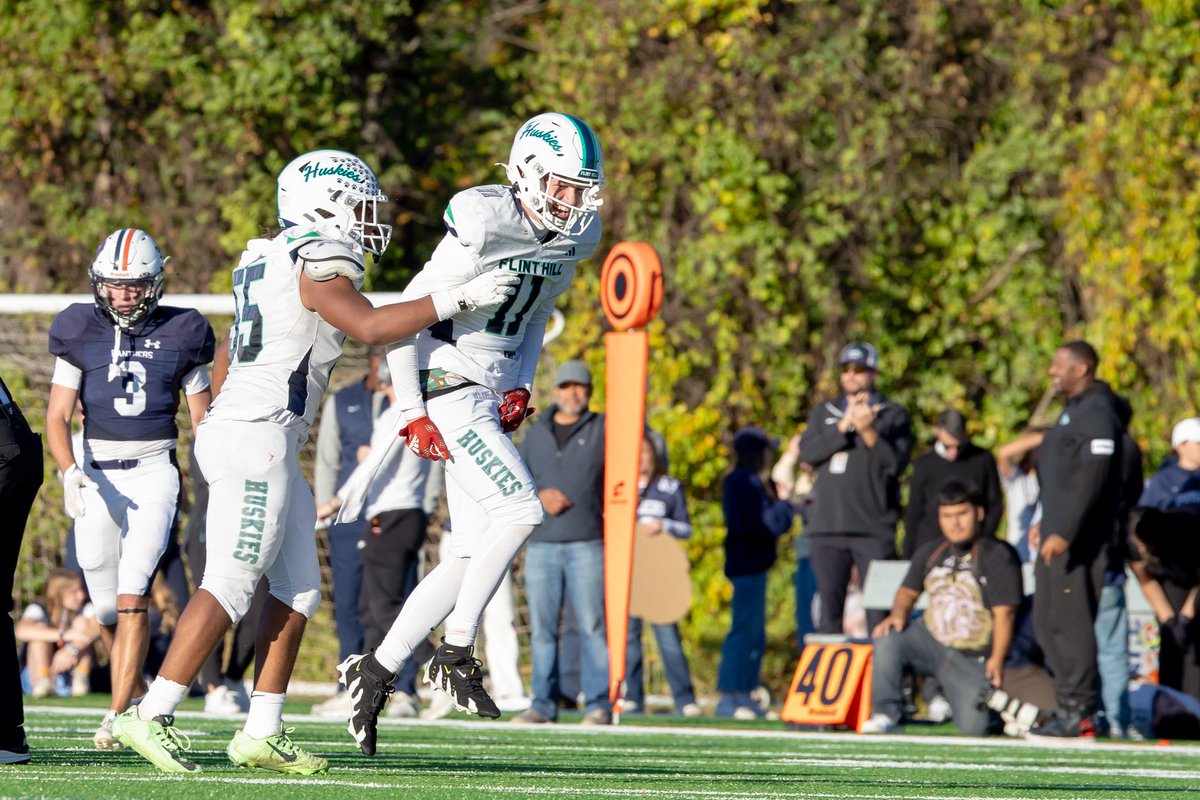 RudiErnstIX's tweet photo. Full season highlights!
@CoachP_eterson @FlintHillFball
#SparkTheFlint 

Defense:
https://t.co/AZoOhjX8e8

Offense:
https://t.co/NjBMh0Y1bQ https://t.co/v1hIKTwzgt