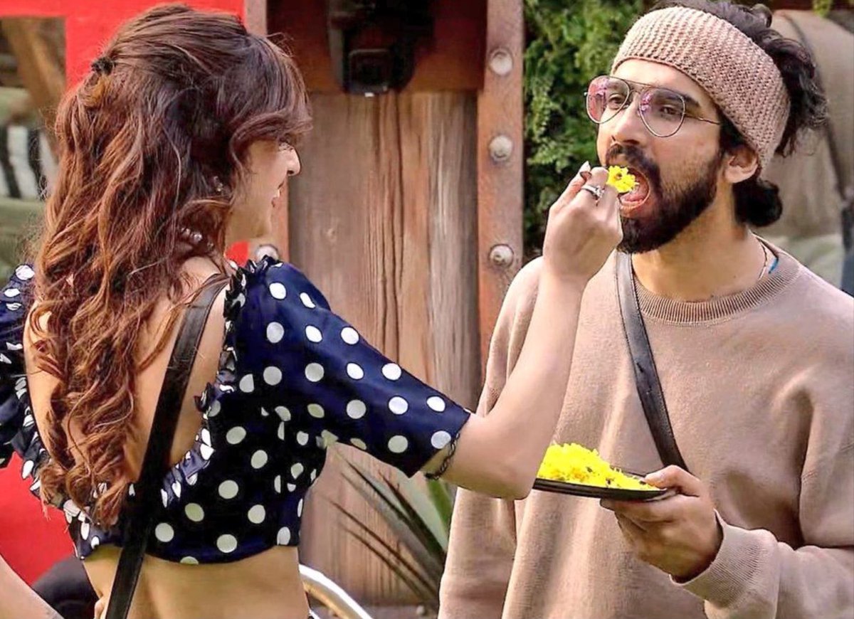 If you are true Farrhana fan, you will keep this photo as your DP ☺️