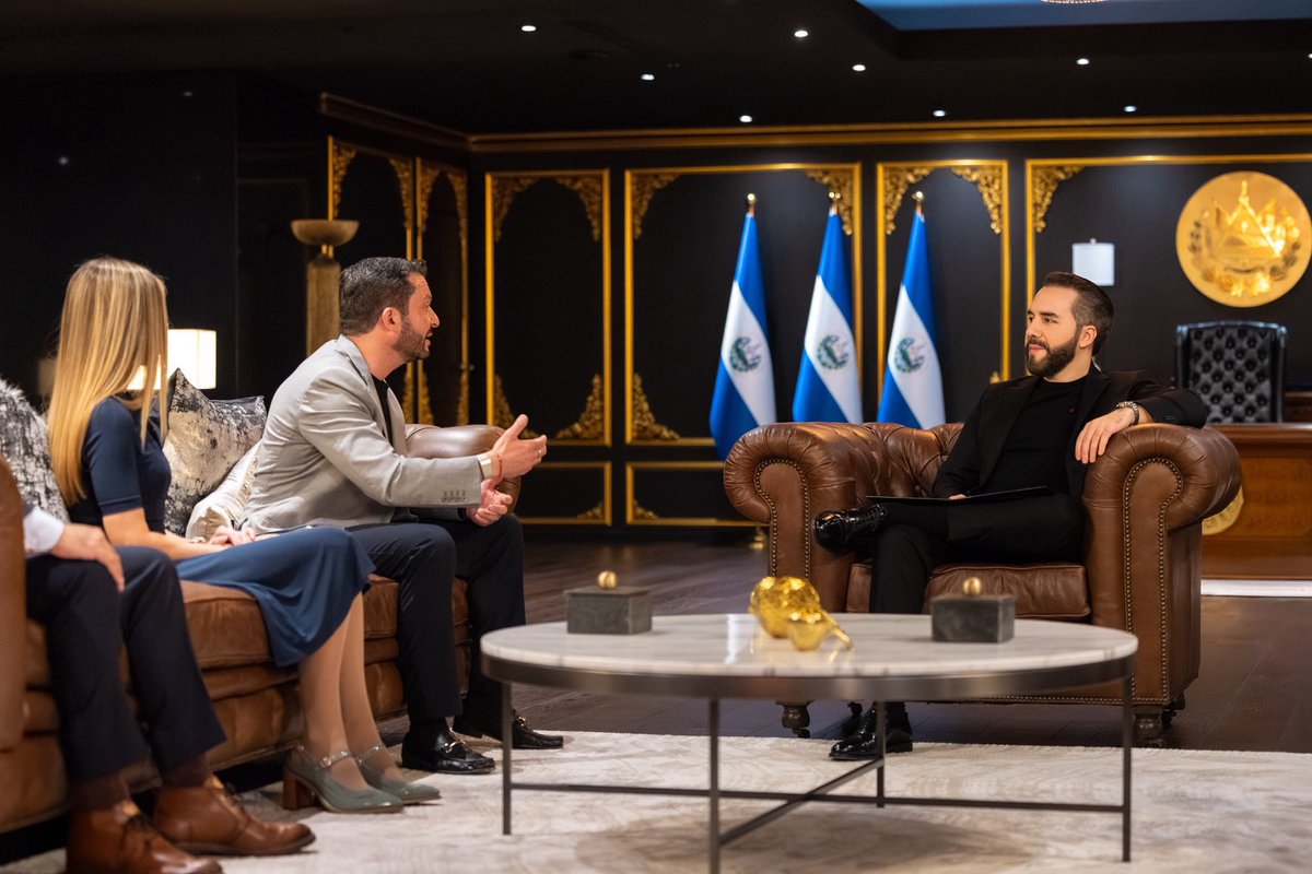 PresidenciaSV's tweet photo. “Hoy estamos por fin aquí para platicar de uno de los primeros grandes proyectos de esta alianza entre El Salvador y @googleespanol. Llevamos ya un par de años trabajando en conjunto y ahora vamos a presentar este nuevo sistema @doctorsvapp, con el que estamos realmente acercando la tecnología y la medicina al ciudadano.

Una forma de mejorar la vida y de poder dar atención médica a través de la tecnología 24/7 para cualquier persona”, Guy Nae, Director de Google Cloud para el Sector Público en América Latina.