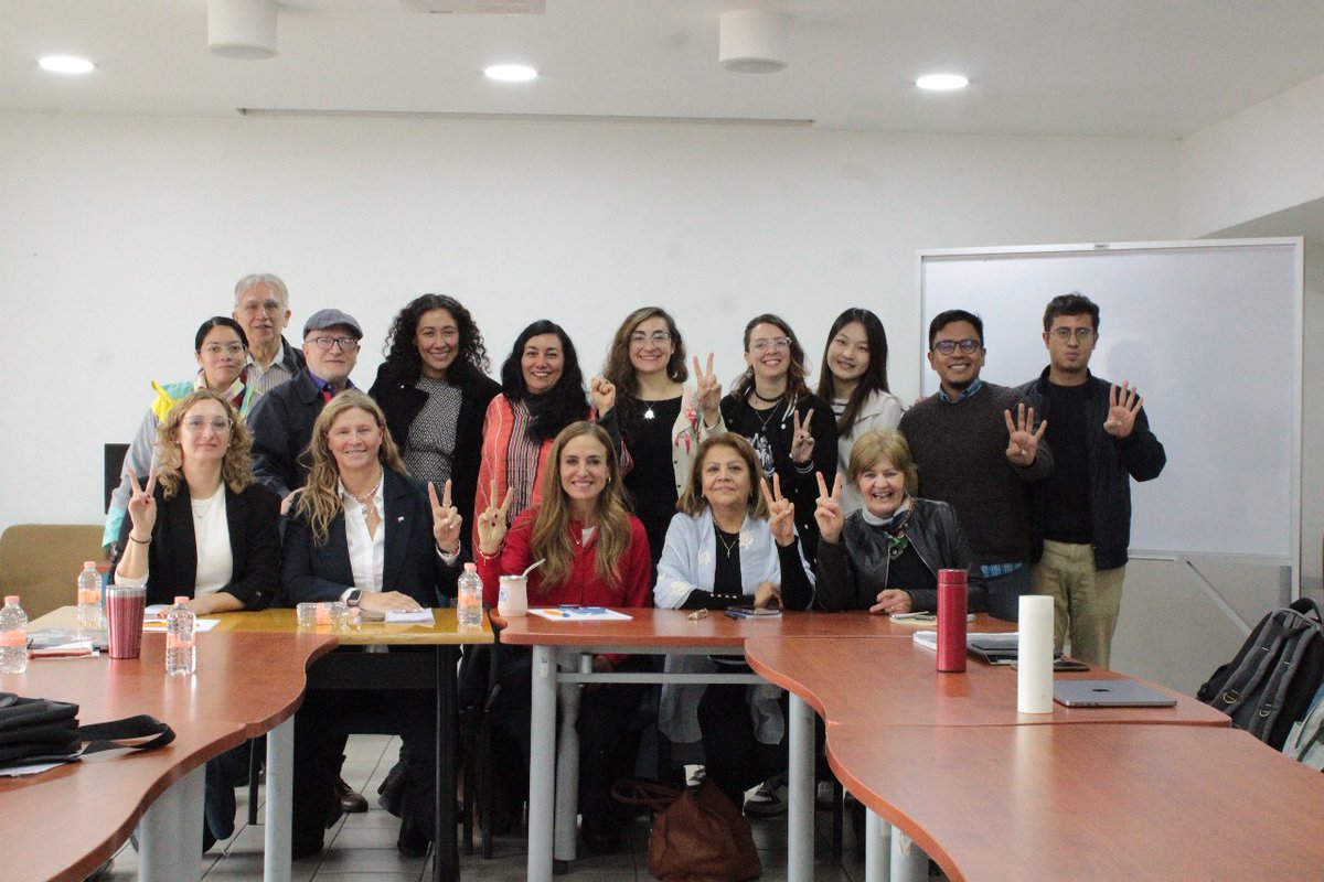 El lunes participamos de un conversatorio sobre la realidad argentina con las diputadas nacionales Victoria Tolosa Paz, GabrielaPedrali, Hilda Aguirre y las funcionarias Cecilia Gómez Mirada y María de los Ángeles Higonet. Gracias al  INFP y al CEIICH por la invitación!