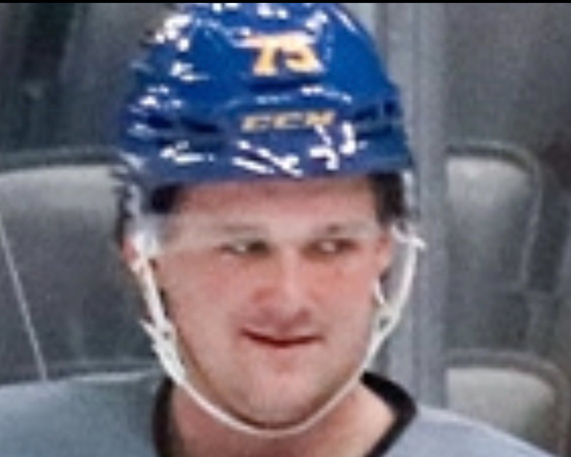 TylerMFTucker's tweet image. Get you a man that looks at you the way Tyler Tucker looks at his teammates #stlblues